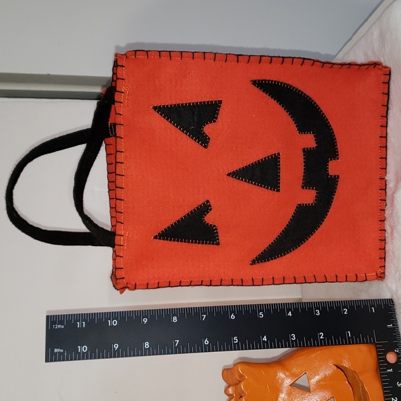 HALLOWEEN DECORATIONS - Picture 5 of 7